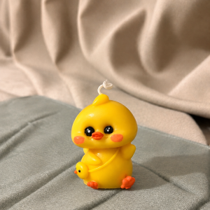 Yellow little duck favor with rosy cheeks
